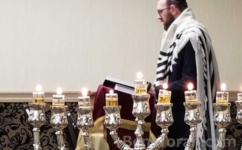 Lighting the Menorah on Friday Afternoon For Shabbos